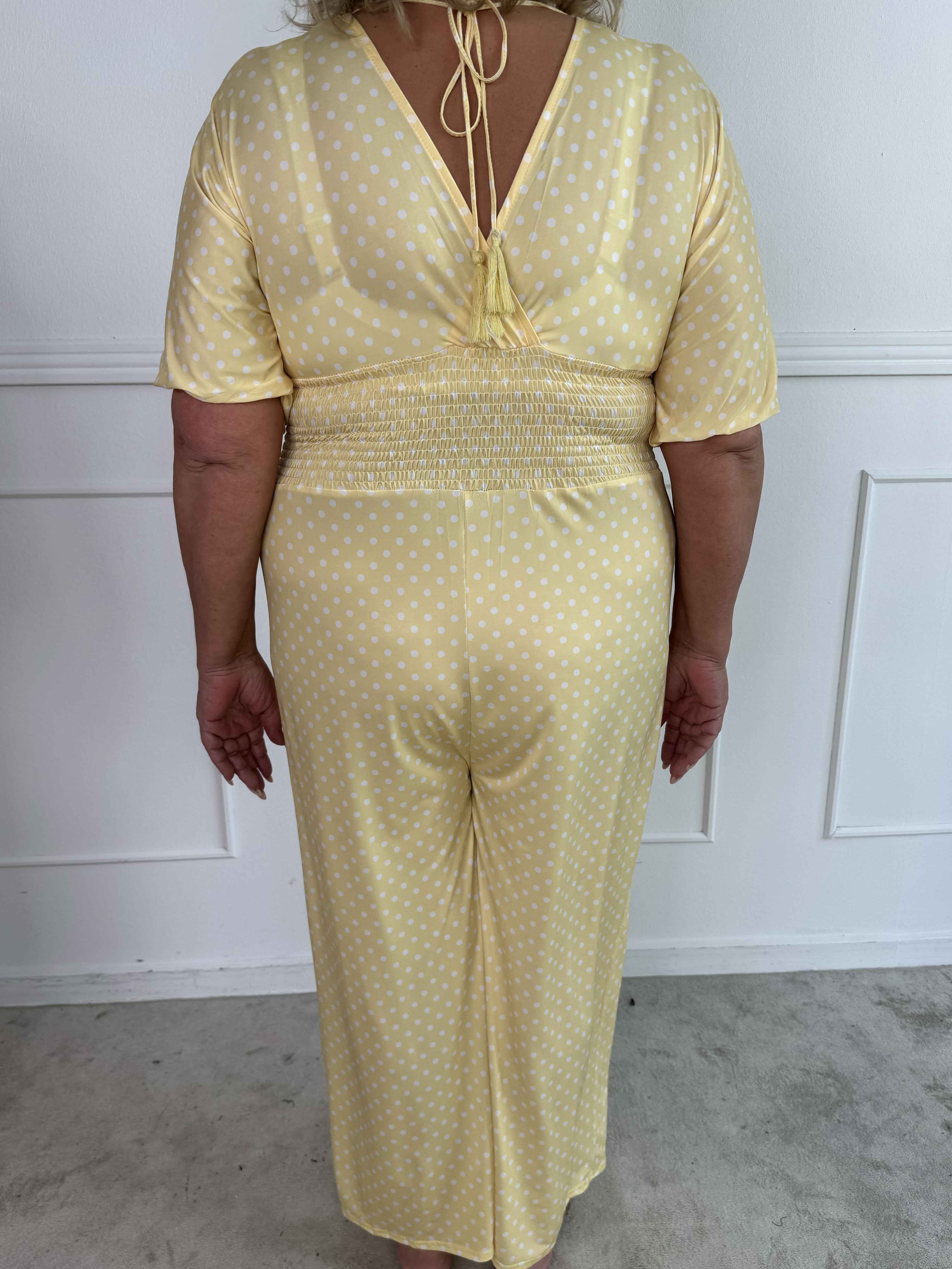 Grace - Plus size buksedragt i elastisk stof med hvide prikker